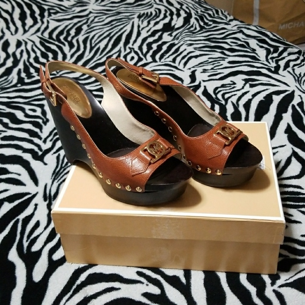 New with tags Michael Kors Charm Sling wedges